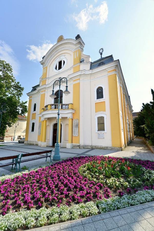 Ferienwohnung Club Luxury Apartman Sárvár Exterior foto